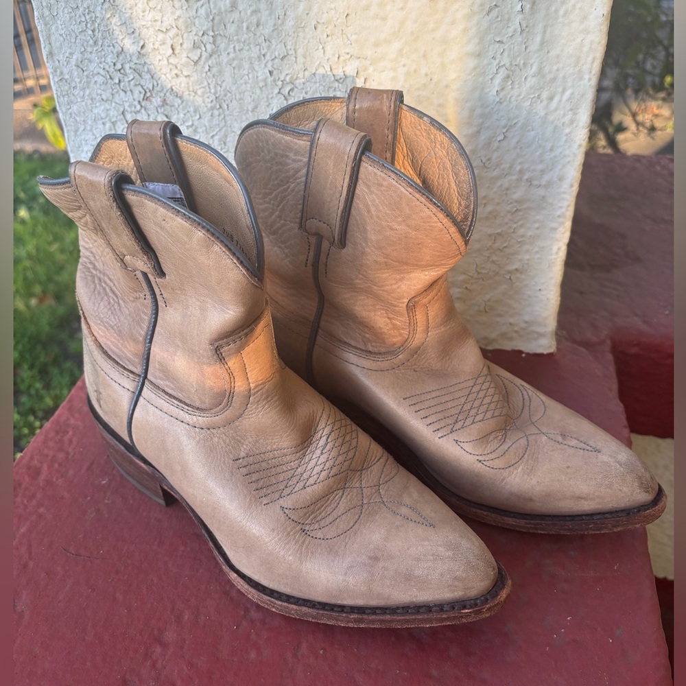 FRYE Billy Short Distressed Boots - Picture 6 of 6